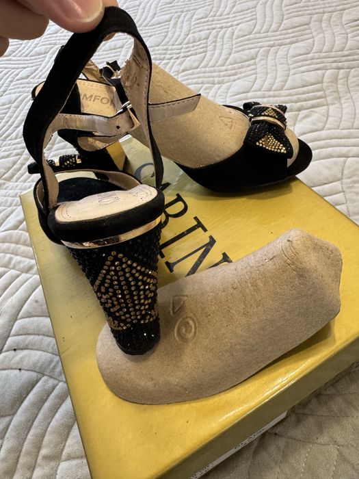 Продам босоножки за 2000 тнг 39 размера