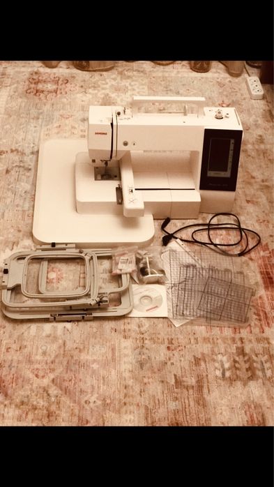 Продам вышивальную машинку Janome 500E б/у