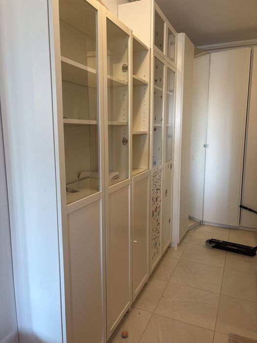 Biblioteca Billy cu usi