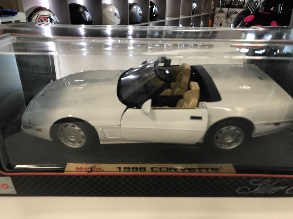 MAISTO метална колекционерска количка CHEVROLET CORVETTE 1997 1:18NEW