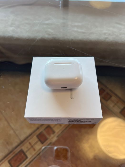 AirPods 3, 3-то поколение оригинални с Lightning кабел