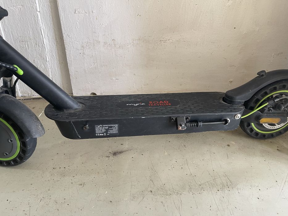 Vând trotineta eletrica Myria