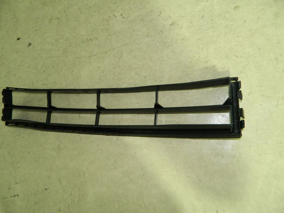 Grila intre proiectoare Skoda Fabia, 2000, 2001, 2002, 2003, 2004, 6Y0853677A