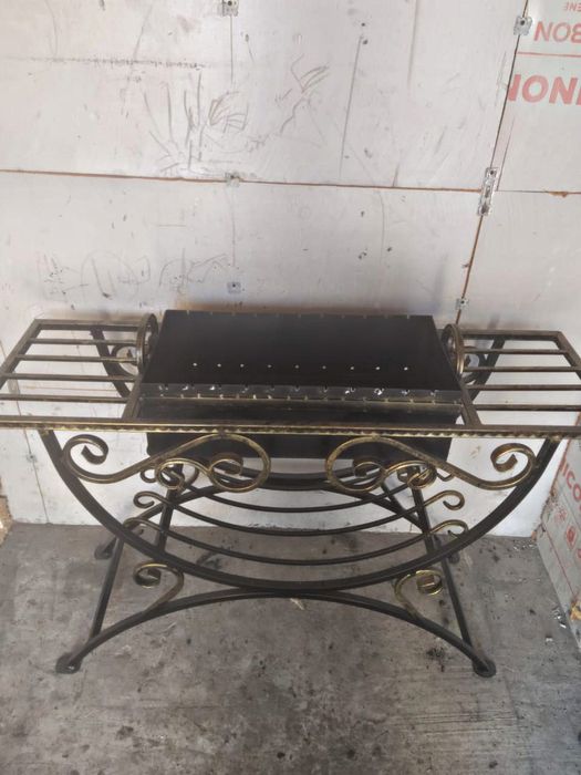 Продам мангал с элементами ковки