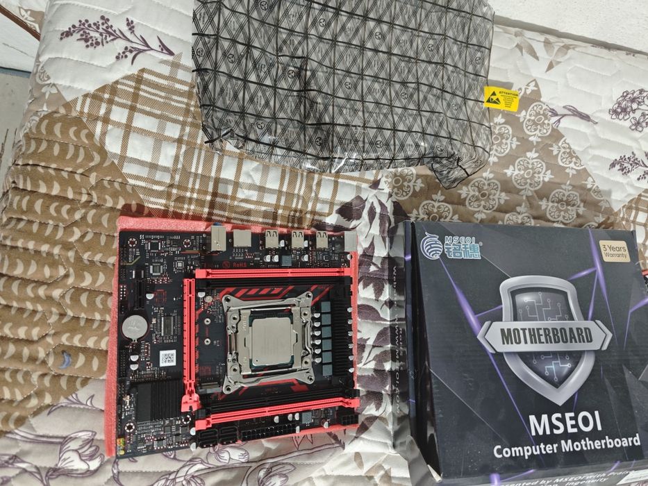 Материнская плата в комплекте.