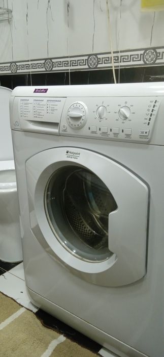 Продам, стиральную машину,Аристон  6 кг.