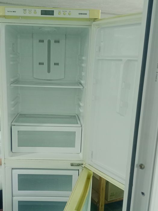 Холодильник Samsung
