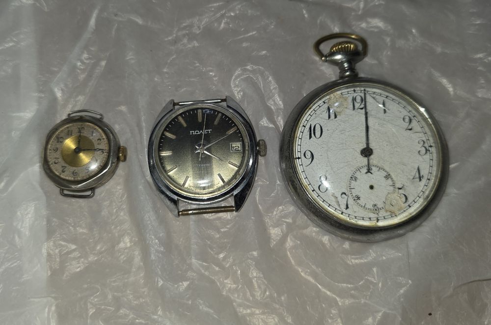 Часы всего 3 штук, Цена за все Часы.