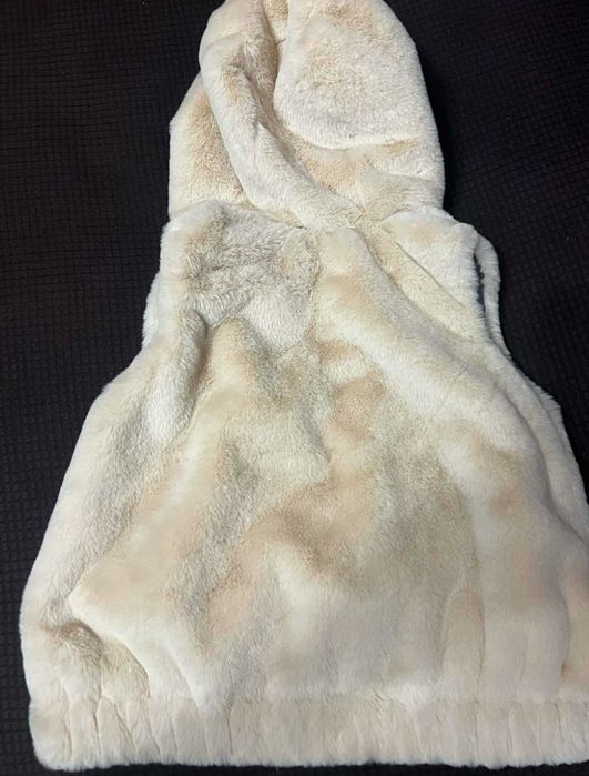 НОВО пухкаво детско елече с качулка Zara (размер 3-4 години)