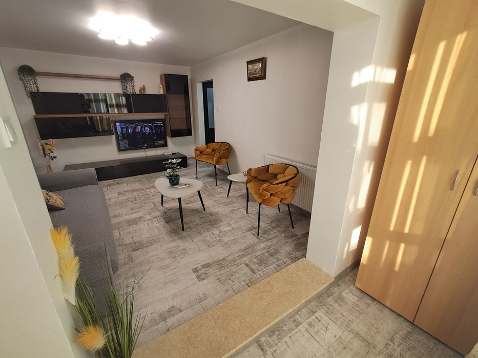 Închiriez apartament