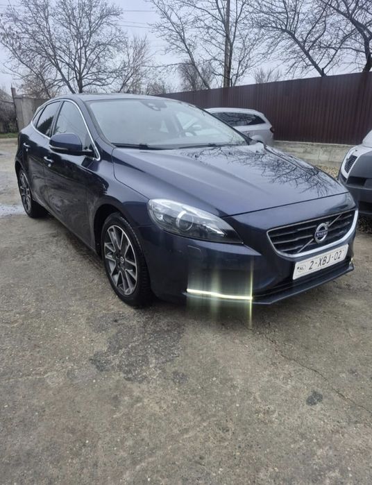 Vând Volvo V40 2.0 Diesel 190 Cai Euro 5 Proprietar Adusă Din Olanda