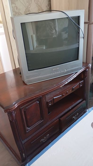 Продаю тумбу и телевизор