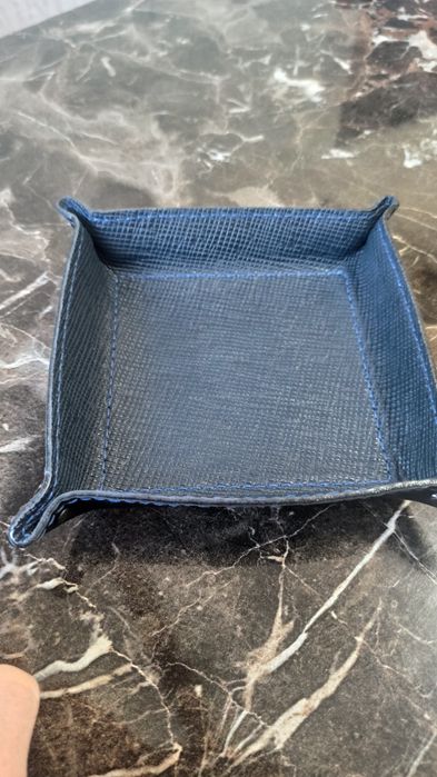 Продам кожаный лоточек.