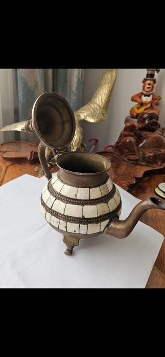 Carafa bronz placata cu os