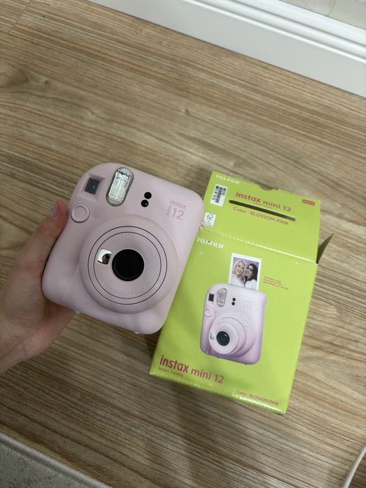 продам Instax mini 12