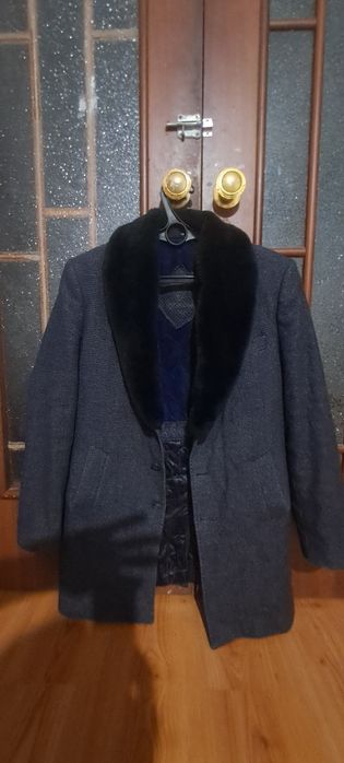 Продам пальто короткие