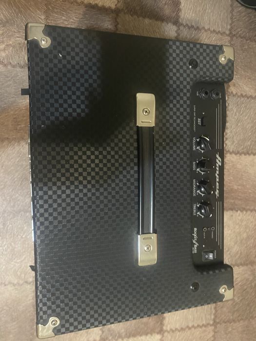 Ampeg RB-108 + Zoom B1 Four