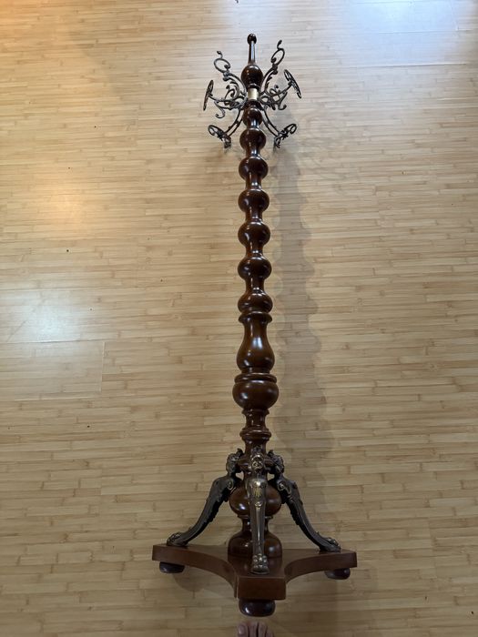 Cuier din lemn masiv