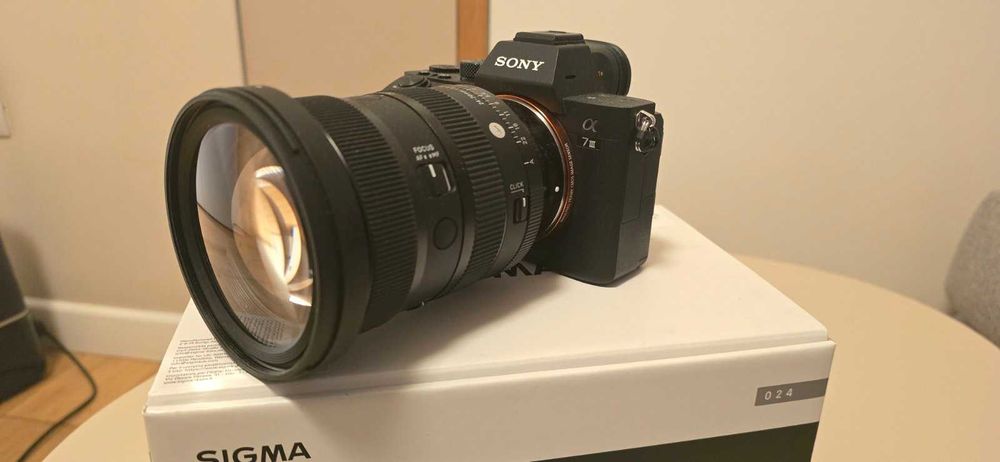 Sony A7 III + Sigma 24-70mm f/2.8 DG DN II (като нови)