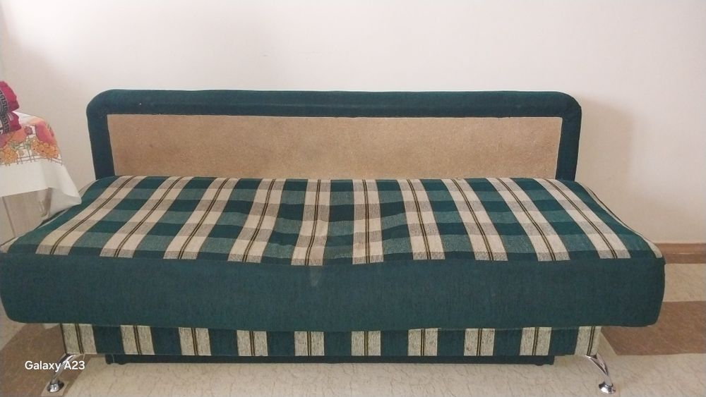 Диван трехместный