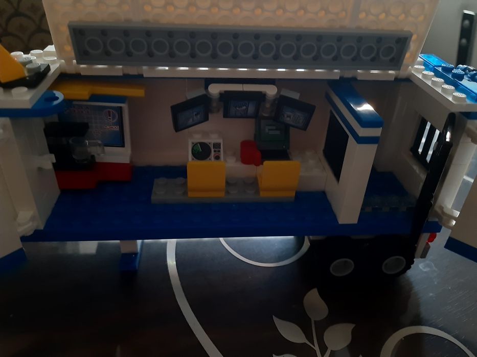 LEGO City – Centru Mobil de Poliție