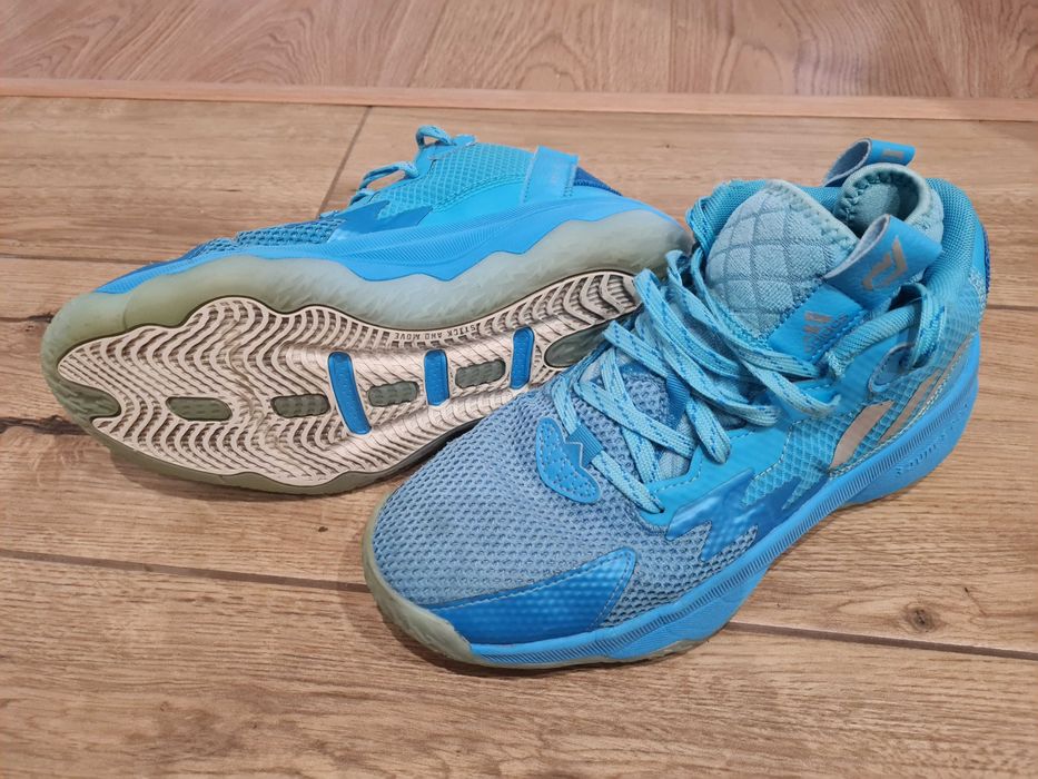 Детски спортни обувки