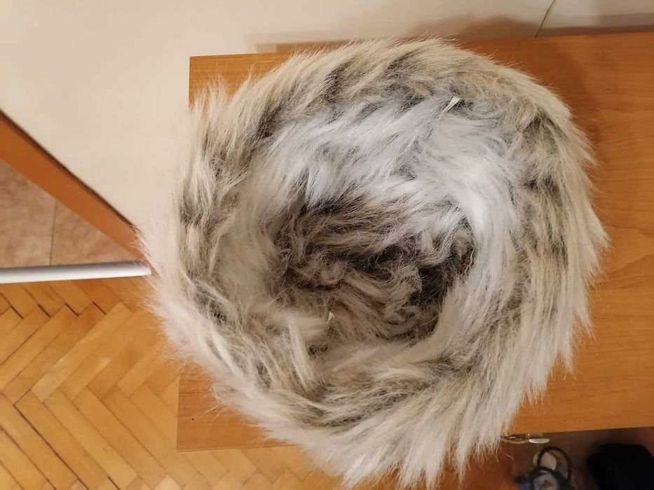 Нова шапка еко кожа, мека, удобна, стилна. НАЙ-НИСКА ЦЕНА - 5 евро