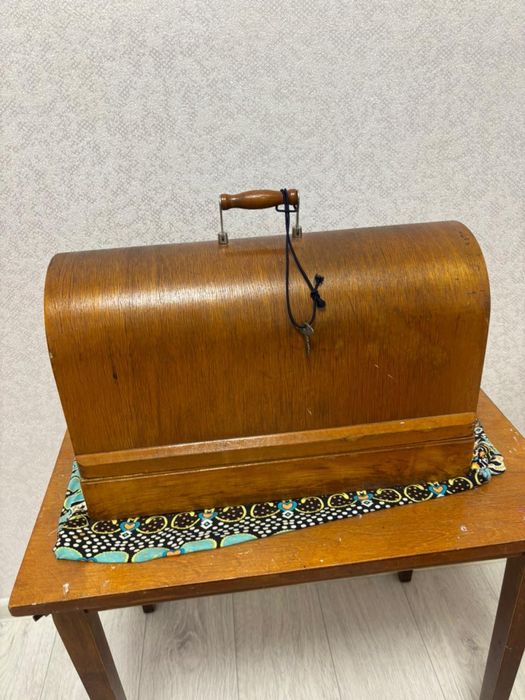 Продам швейную машинку