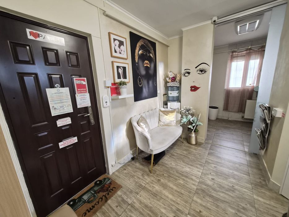 De vânzare apartament (spațiu comercial)
