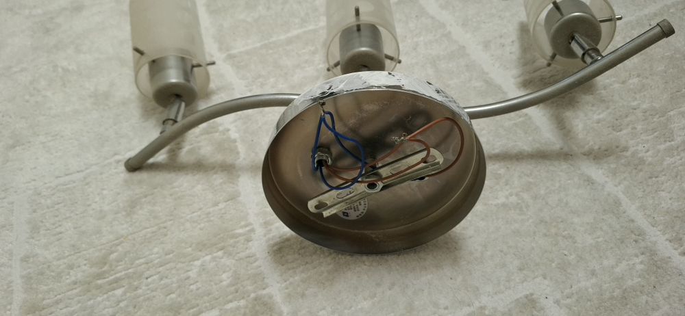 Люстра трех рожковая. 5000