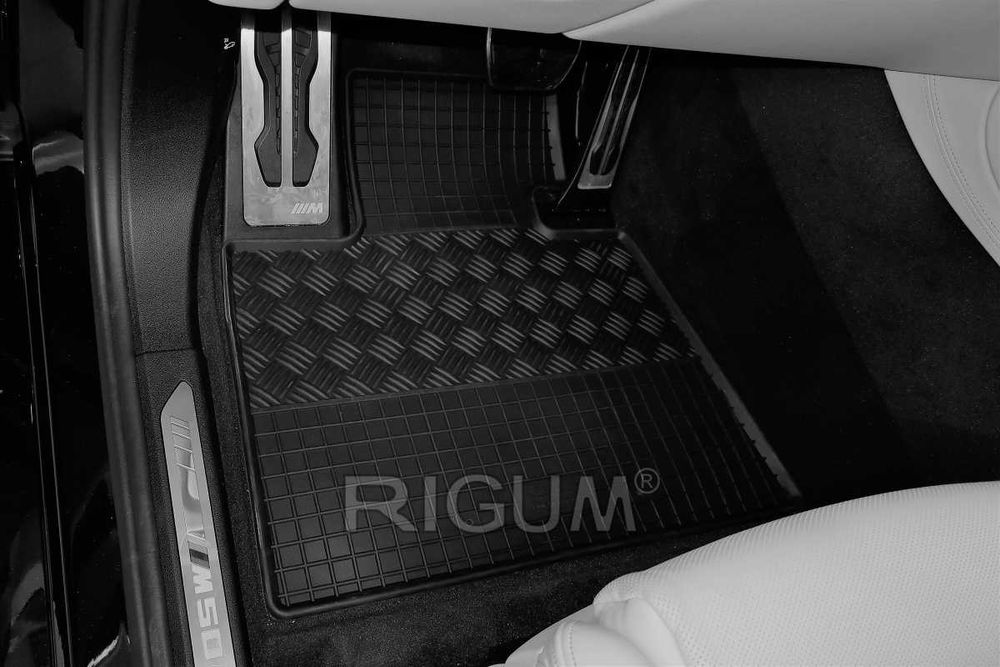 Гумени стелки или багажник BMW X5 G05 от 2018г.