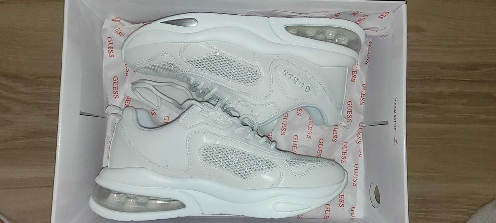 Adidasi GUESS albi pentru femei
