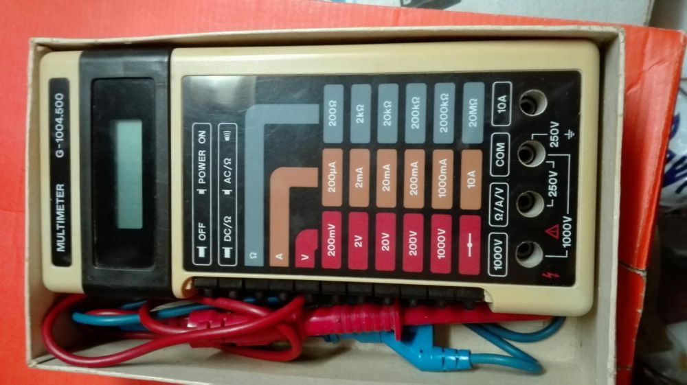 Цифров мултиметър