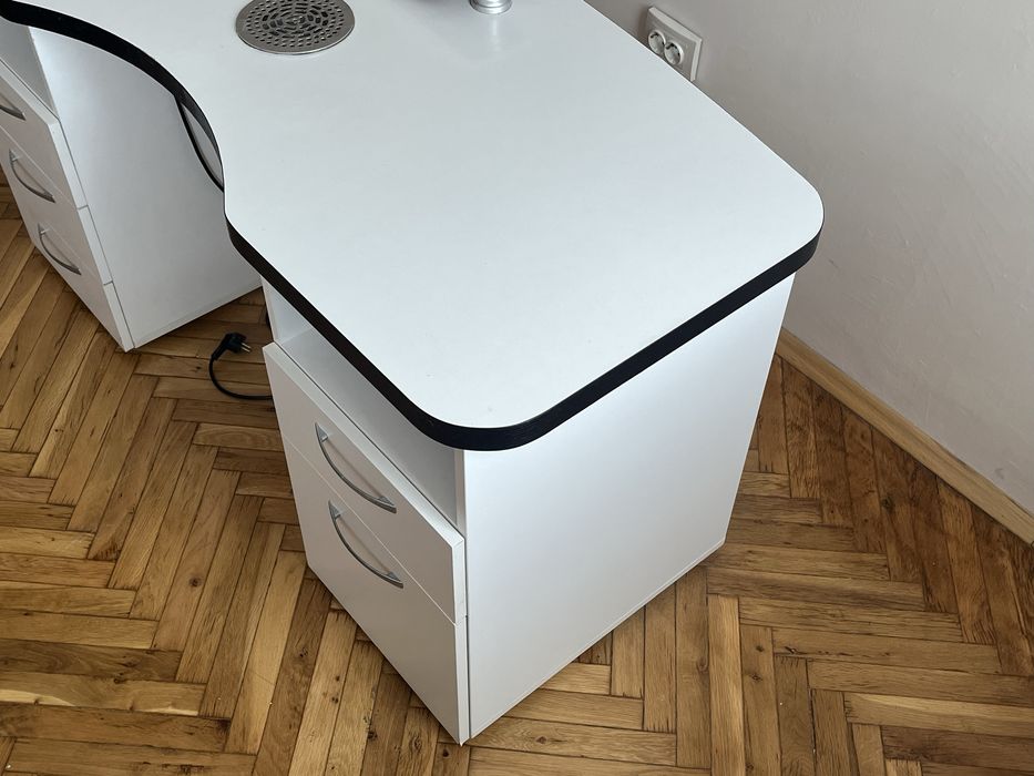 Бюро за маникюрист/ка БЕЗ ПРАХОЛОВИТЕЛ