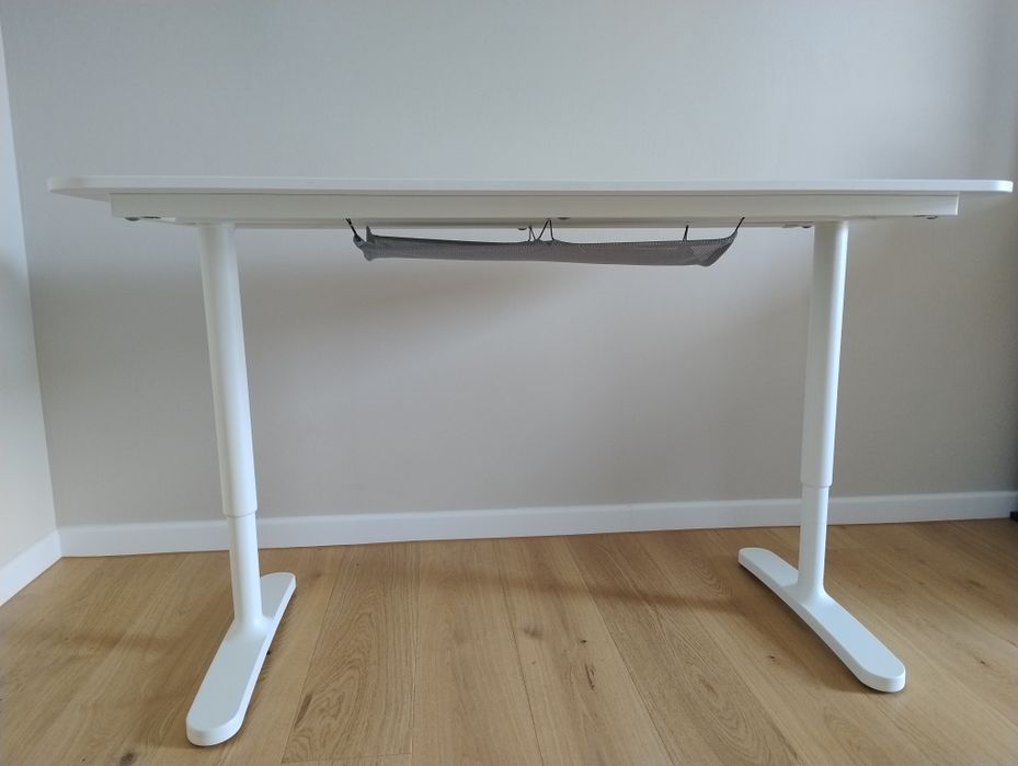 Birou IKEA reglabil pe înălțime – 140x60 cm