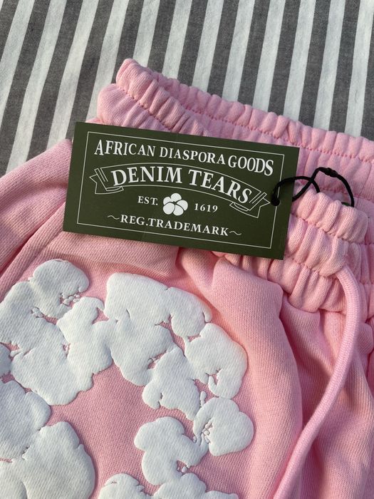 Pantaloni scurti denim tears roz marimea S, noi