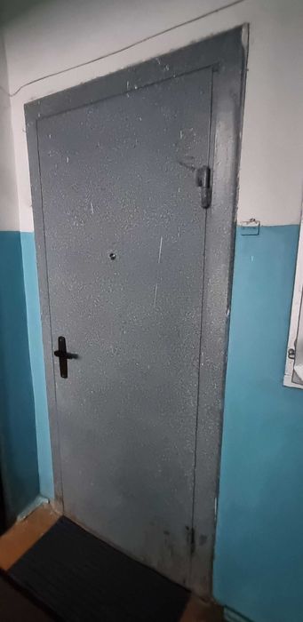 Продам железную дверь в хорошем состоянии