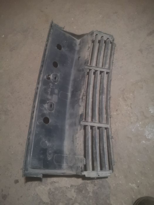 БМВ Е34, накладка под номер.