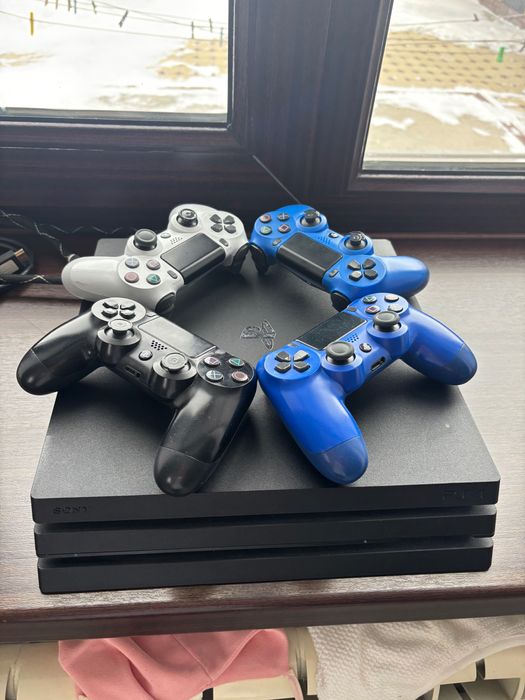 Продам Sony PlayStation 4 про на 1 терабайт
