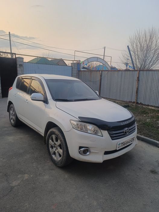 Тойота Рав 4 2011 года