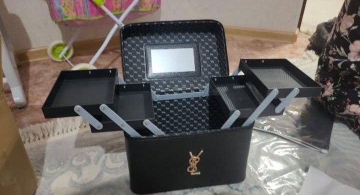 продам косметичку большую