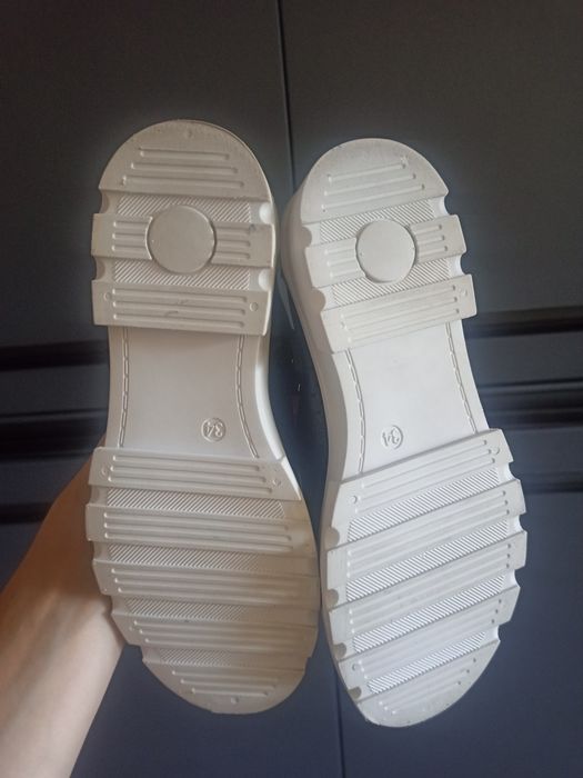 Школьные туфли 30 и 34 размера
