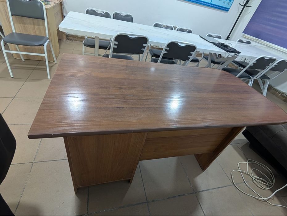 Стол офисный деревянный