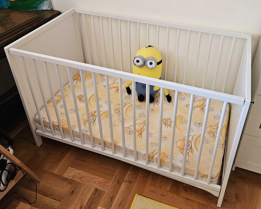 Бебешки кошари (2 броя)  и скрин - в комплект и по отделно