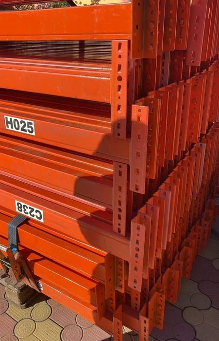 Rafturi metalcie pentru depozitare