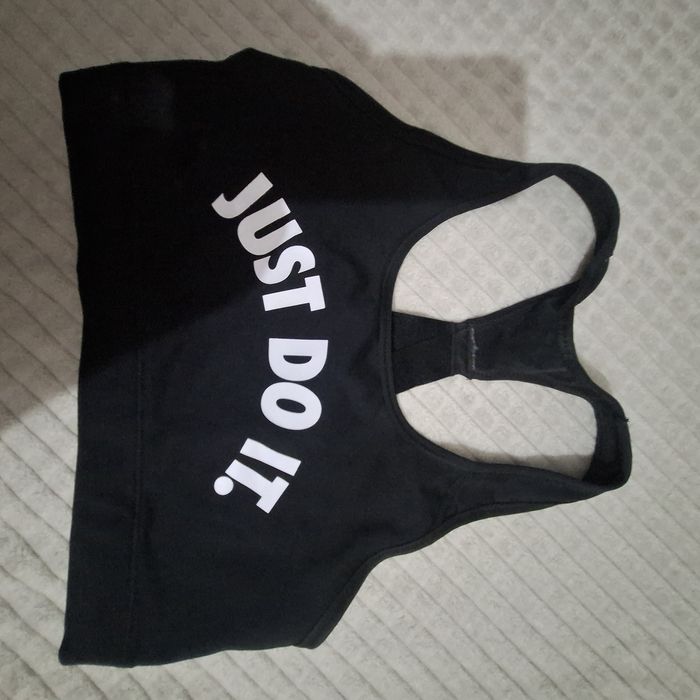 Bustiera de sport