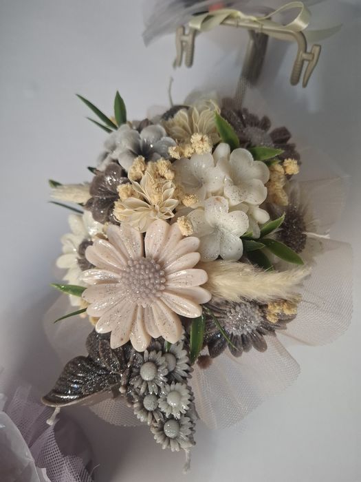 Aranjament decorativ handmade – bicicletă vintage cu flori