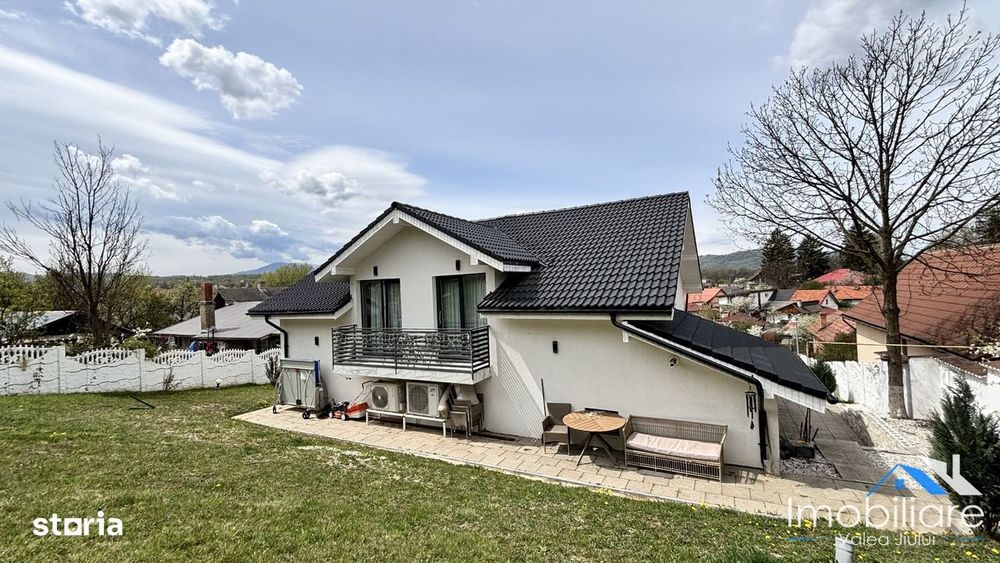 Casa / Pensiune exclusivista - Petrila (Bratianu) | 4 camere cu baie