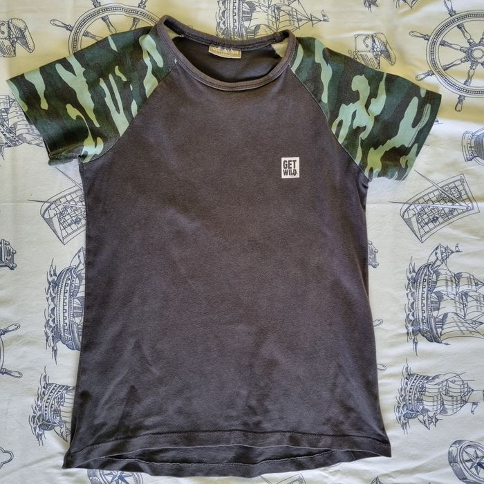 Продавам блузи с къс ръкав и син детски анцунг