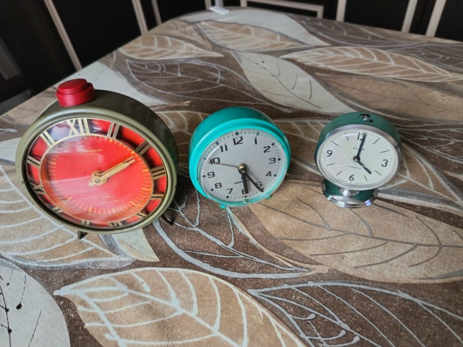 Стари механични будилници и часовници